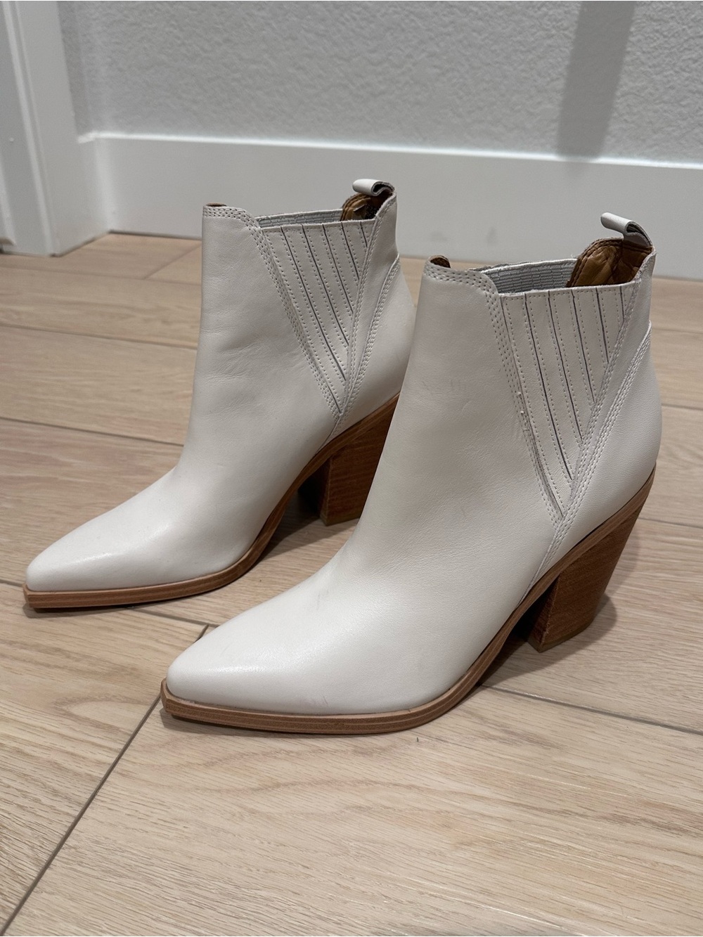 Marc Fisher White Leather Pointed Toe Block Heel Ankle Boots 8.5